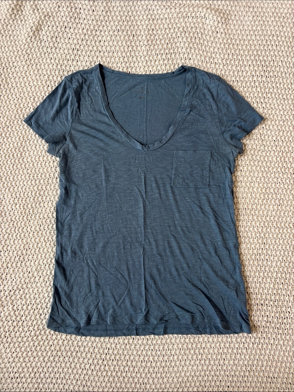 Caslon Nordstrom Women’s Deep V Scoop Pocket Tee - Slate Blue medium